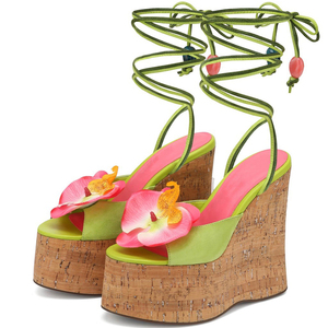 Sandales à talons compensés hauts pour femmes, à motifs floraux colorés, avec brides croisées à la cheville et plateforme épaisse - Product Image 3