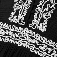 Fabricant de tricots sur mesure – Nouvelle collection hiver : Robe midi élégante et décontractée en laine peignée noire à col en V, manches longues et bordure crochetée, coupe trapèze, pour femme (ODM)