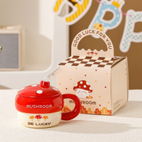 Mignonne tasse en céramique en forme de champignon avec paille