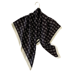 Foulard Quadrato con Motivo a Farfalle 70x70Cm, Stile Seta Stampata, Accessorio Moda per Donne - Product Image 1