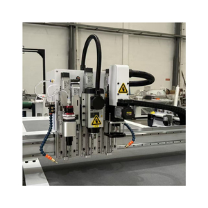 Table <span class=keywords><strong>de</strong></span> découpe numérique CNC à plat pour carton, panneaux alvéolés, carton ondulé et <span class=keywords><strong>colis</strong></span>, avec couteau oscillant - Product Image 4