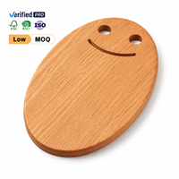 Planche à découper ovale en chêne rouge avec motif visage souriant, plateau de service pour charcuterie, fromage, pizza, pain - Vente en gros