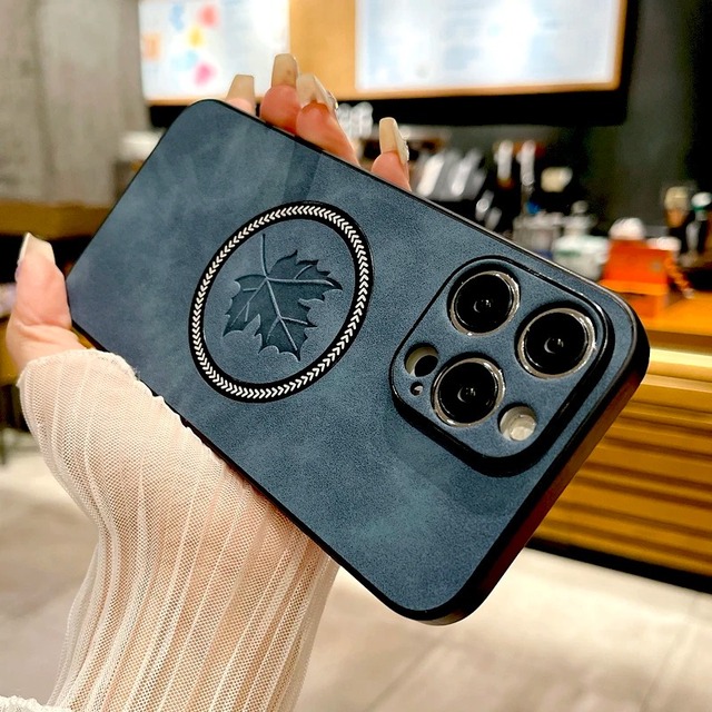 New Retro Leather Maple Leaf Luxury Magnetic Cell Mobile Phone Cases for iPhone 17 16 15 Pro Max 14 Plus 13 12 11 Pro XS XR