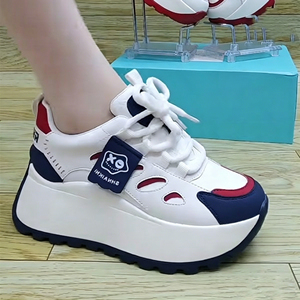 Scarpe da passeggio casual da donna con plateau color block, suola spessa che aumenta l'altezza, decorazione con simpatico cartone animato, sneaker rialzate - Product Image 4