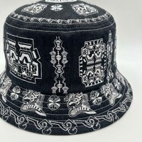 Casquette de performance premium à visière plate structurée, découpée au laser, style Techwear, haute performance, en maille athlétique, pour l'exploration urbaine