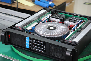 Xiy <span class=keywords><strong>Fp10000</strong></span> Công Suất Cao 4-Kênh 800W Stereo <span class=keywords><strong>Pro</strong></span> Âm Thanh Khuếch Đại Công Suất 8 Ohm Kim Loại Cho Surround Hệ Thống Âm Thanh - Product Image 6