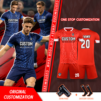 Tenues de football pour hommes en polyester respirant à séchage rapide avec broderie de logo personnalisé pour l'entraînement des adultes