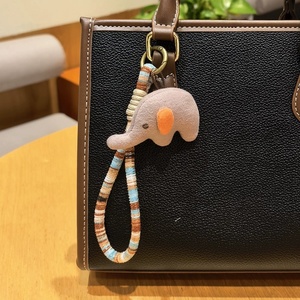 พวงกุญแจตุ๊กตาช้างน้อยน่ารัก พกพาสะดวก ลายการ์ตูนสัตว์ สำหรับผู้หญิง ทำจากผ้าเนื้อนุ่ม 3 มิติ พร้อมช่องใส่เหรียญ - Product Image 2