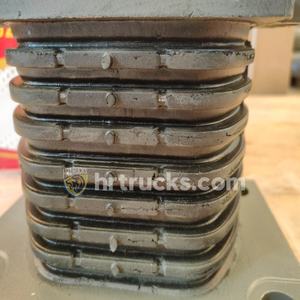 Piezas de camiones pesados Sinotruck HOWO Repuestos para camiones Soporte de goma Piezas de motor Cojinete de goma Asiento de goma AZ9725520278 - Product Image 4