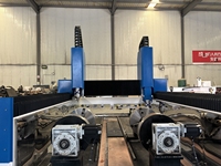 Machine de gravure sur pierre CNC à double broche 4 axes avec changeur d'outils automatique pour la sculpture de colonnes en marbre et granit