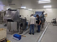 Automatische sinaasappelsapverwerkingslijn 500-20000 kg/uur, turnkey citruspersmachine, fruit- en groenteverwerker, roestvrij staal, PLC-gestuurd