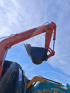 Excavadora mediana Hitachi ZX70 de 7 toneladas, superventas, 95%, nueva oruga usada, CE/EPA, características de cumplimiento, bomba de engranajes de caja de cambios de motor central - Product Image 4