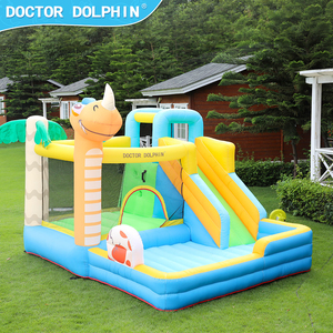 Château gonflable combiné avec toboggan et piscine à balles pour enfants, Doctor Dolphin Factory Bounce Combo - Product Image 1