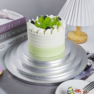 Plateau à gâteau carré en carton ondulé SunShine 12 mm doré et argenté, 12 pouces, 10 pouces, 8 pouces - Product Image 5