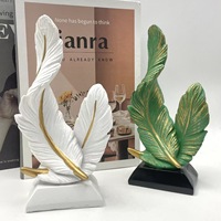 Sculpture en résine abstraite en forme de plume, deux options de couleur, statue décorative de table pour les vendeurs transfrontaliers de décoration intérieure
