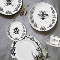 Set de Vaisselle Insecte Vintage les motifs noir blanc dégagent un charme classique Idéal pour les amoureux de la nature