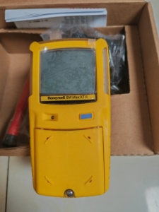 BW Technologies XT-XWHM-Y-NA GasAlertMax II Yellow 4-Gas Detector with <b>Pump</b> (Combustible, O2, H2S and CO) - Product Image 5