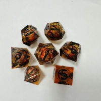 Vente en gros de dés polyédriques en résine œil de dragon D6 D8 modernes, durables et gravés sur mesure pour les jeux de rôle et de table