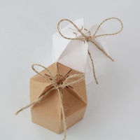 Boîte à bonbons hexagone personnalisée, fournitures d'emballage cadeau, coffret Kraft pour fête, sac de petites boîtes à gâteaux écologiques, 50 pièces