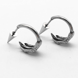 Boucles d'oreilles créoles unisexes Yunnique en forme de main squelette en acier titane pour soirée - Product Image 2