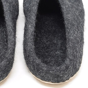 Pantofole Invernali da Casa in Lana Naturale per Uomo, Personalizzabili con Logo, Antiscivolo, Leggere, Morbide e Calde - Product Image 3