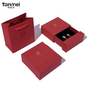 Juego <span class=keywords><strong>de</strong></span> Cajas para Joyería Personalizadas, Color Rojo, con Cajones |   Empaque Rígido <span class=keywords><strong>de</strong></span> Lujo con Logotipo en Lámina Dorada y <span class=keywords><strong>Bolsa</strong></span> <span class=keywords><strong>de</strong></span> Papel a Juego - Product Image 1