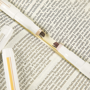 Resaltador Dos en Uno Puntas Punta de cincel y Punta de delineador fino Juego amarillo Marcador a base de agua Sin sangrado Resaltador DE LA Biblia - Product Image 6