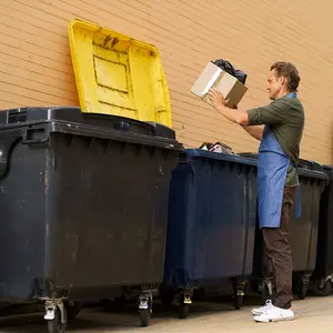 سلة قمامة Wheelie Bin سلة مهملات بلاستيكية كبيرة مع حاوية نفايات بعجلات وغطاء سعة 1100 لتر