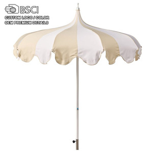 Marco de poste de aluminio caliente Sombrilla de playa de rayas beige UPF50 Poliéster <span class=keywords><strong>Riviera</strong></span> Pagoda Patio Paraguas para Resort Patio trasero Hotel Evens