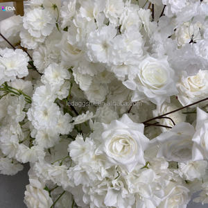 ดอกกุหลาบประดิษฐ์สีขาว LEDA สุดหรู ทำด้วยมือ สำหรับงานแต่งงาน วันวาเลนไทน์  พร้อมพรมปูทางเดินยาว - Product Image 3