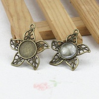 Liontin bingkai cabochon bunga lima kelopak filigree, perunggu antik, paduan seng untuk kerajinan bros vintage
