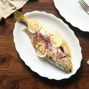 Assiette à poisson en céramique gaufrée motif tartan classique, plat de service de luxe en dentelle blanche, assiette de dîner haut de gamme pour poisson vapeur, pour la maison et l'hôtellerie - Product Image 2