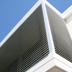 Fenêtre à persiennes en aluminium moderne TOMA avec volets bahamas réglables verticalement, facile à nettoyer - Product Image 1