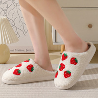 Prix d'usine – Nouvelles pantoufles chaudes et tendance en peluche à motif fraise pour femme, idéales pour l'intérieur et l'extérieur