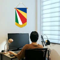 Vente directe usine – Fanions personnalisés Seychelles 20x30 cm pour décoration murale de bureau ou d'école, en satin avec pompons à l'extrémité