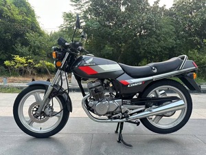 Bentian 90% Neuf Moto de Route Haute Performance Populaire avec Cadre Large Moteur 125cc à Essence Freins à Disque Vitesse Maximale >80km/h - Product Image 2