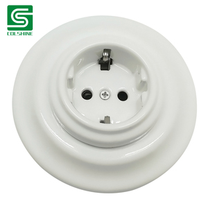 Complétez votre série d'interrupteurs en céramique vintage avec des prises de télévision et de radio en porcelaine assorties - Product Image 3