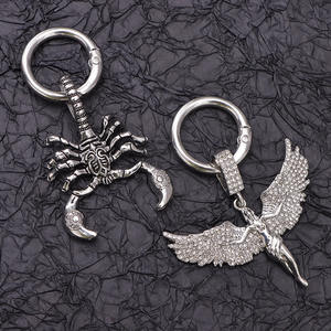 Colgante de escorpión alado de aleación de zinc, amuleto temático para botas Martin, accesorio de fiesta - Product Image 4