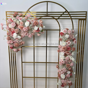 LEDA Guirlande Murale Faite Main Rose Romantique et Gypsophile, Motif Floral Irrégulier Doux, Décoration Murale pour Mariages et Saint-Valentin - Product Image 1