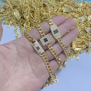 Nuovo Design 2025 Bracciale Cubano Monaco da <span class=keywords><strong>Uomo</strong></span> in Stile Hip Hop Retrò alla Moda con <span class=keywords><strong>Accessori</strong></span> Brillanti Placcato Oro 18K di Alta Qualità - Product Image 6