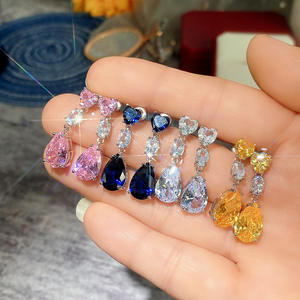 Boucles d'oreilles pendantes de luxe en cristal, argent 925, forme cœur, sertissage griffe, bijoux classiques pour femme avec incrustation de strass - Product Image 3