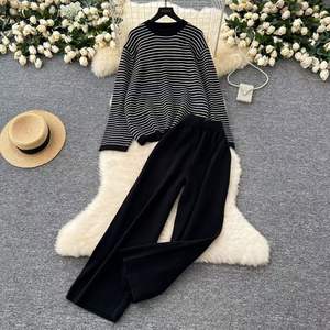 Ensemble 2 pièces pour femmes, vêtements d'extérieur ronds à manches longues et vêtements à capuche rayés en vrac, vêtements pour dames de couleur unie - Product Image 2