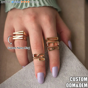 Anillo Personalizado JOYFFO con Nombre Personalizado de 26 Letras, Anillo de Acero Inoxidable Dorado Unisex en Tallas 6/7/8/9/10/11 - Product Image 1