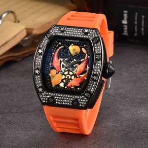 นาฬิกาข้อมือผู้ชายดีไซน์ใหม่แบบกำหนดเอง OEM รูปปลาคราฟไอศกรีม ประดับเพชร หรูหรา ระบบควอตซ์ พร้อมฟังก์ชั่นตู<span class=keywords><strong>ร์</strong></span>บิญอง สำหรับนักธุรกิจ - Product Image 6