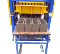 Machine à fabriquer des blocs semi-automatique à vibration QT4-15 pour briques en ciment et béton avec composants essentiels de moteur et de boîte de vitesses