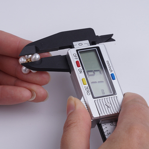 ต่างหูมุกน้ำจืดแท้ทรงบาร็อคขนาด 6 มม. ดีไซน์แฟชั่น งานแฮนด์เมด ลวดทองพันรอบ - Product Image 6