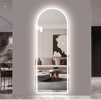 Miroir mural LED à bord arqué avec rétroéclairage et commande tactile pour chambre, salle de bain, coiffeuse, hôtel, salle de maquillage - Vente en gros