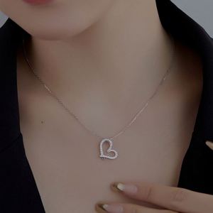 Collar con Colgante de Plata de Ley 925 y Oro de 18K con Diseño Encantador y Moderno de Dylam, con Diamantes de Circonia Cúbica 5A en Forma de Corazón - Product Image 5