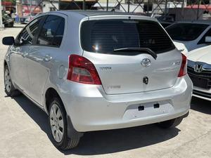 <span class=keywords><strong>Yaris</strong></span> 2010 1.5L Cambio Automatico Berlina - Guida a Sinistra, Interni in Pelle Scura R15, Emissioni Euro VI, Ben Tenuta, Efficiente nei Consumi - Product Image 4