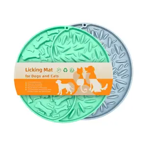 Yeni tasarım silikon köpek yuvarlak Lick Mat logo-özelleştirilmiş Lick Mat köpek yavaşlatmak evcil hayvanınızın yeme BAP ücretsiz köpek Pads pedleri